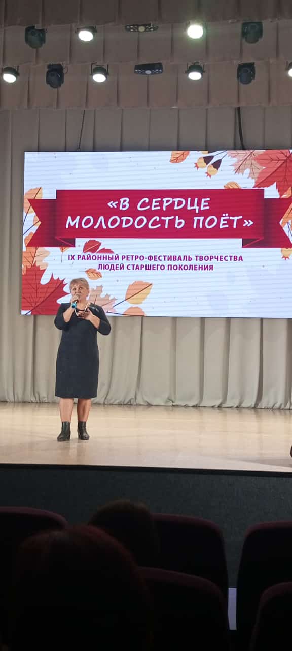 В районном доме культуры прошел ретро - фестиваль творчества людей старшего поколения &quot; В сердце молодость поет&quot;.