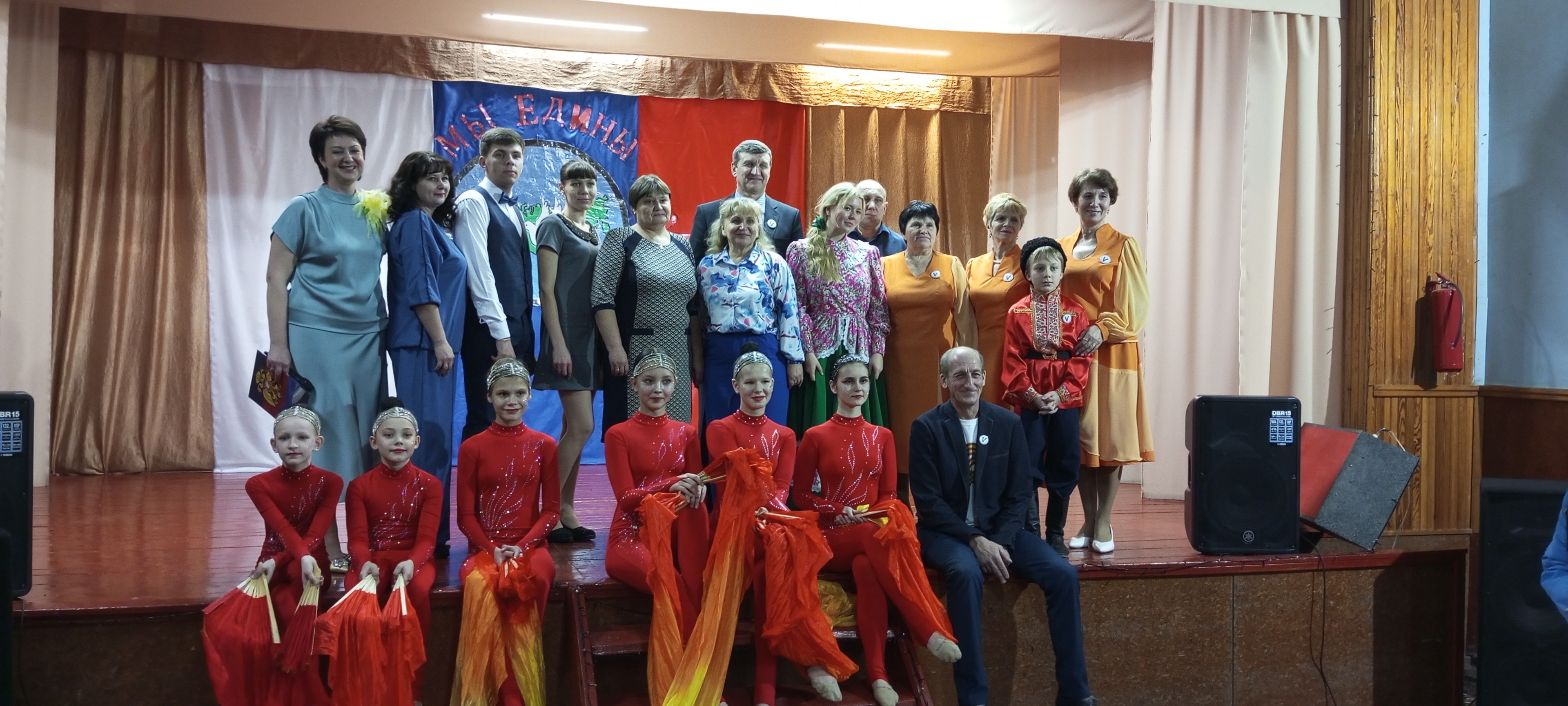 4 ноября в Плотниковском Доме культуры состоялся благотворительный концерт ко дню народного единства &quot;Путь к Победе&quot;.