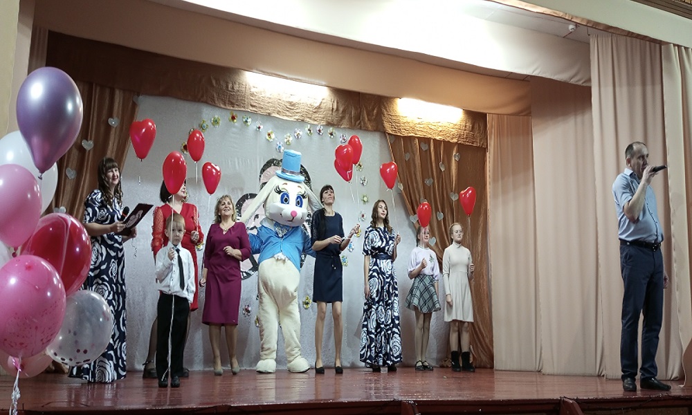 24 ноября в Плотниковском Доме культуры прошел концерт, посвященный Международному дню матери «Ты для меня дороже всех».